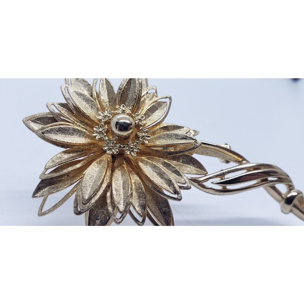 Vintage Coro Brooch Long Stem Flower 3D Gold Toned Daisy cutout Leaves Signed - Picture 7 of 11